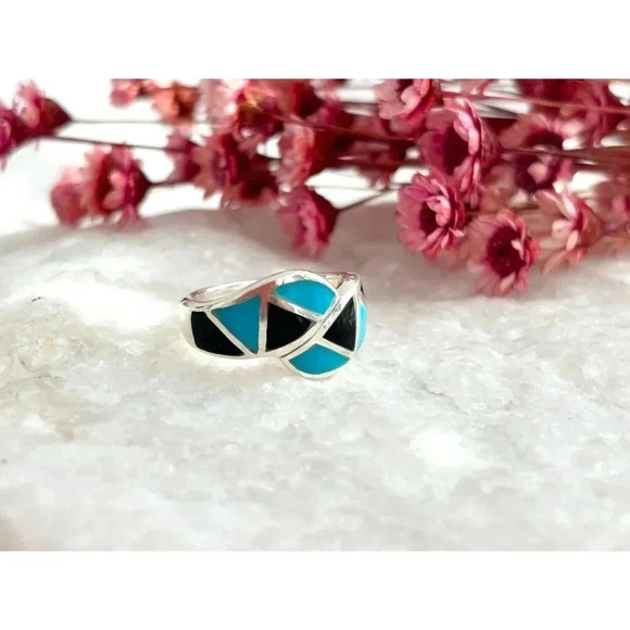 Onyx & Turquoise Inlaid Geometric Southwestern Style Vintage Unisex Ring sz 4.5 - Picture 6 of 8